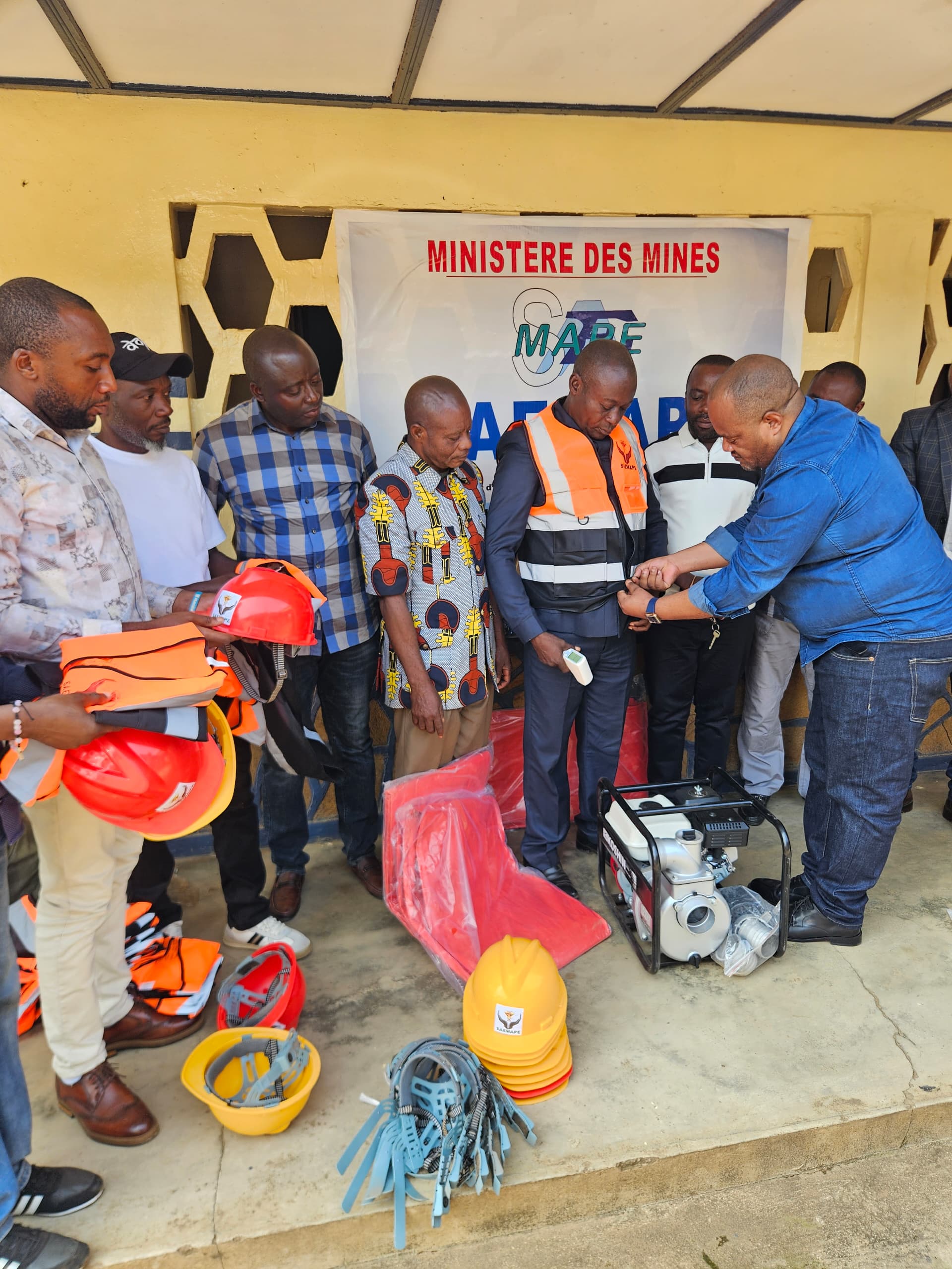 Le SAEMAPE Nord -Kivu : la Direction provinciale dote la Coopérative Minière CMIKA en matériels pour le renforcement de ses activités de terrain