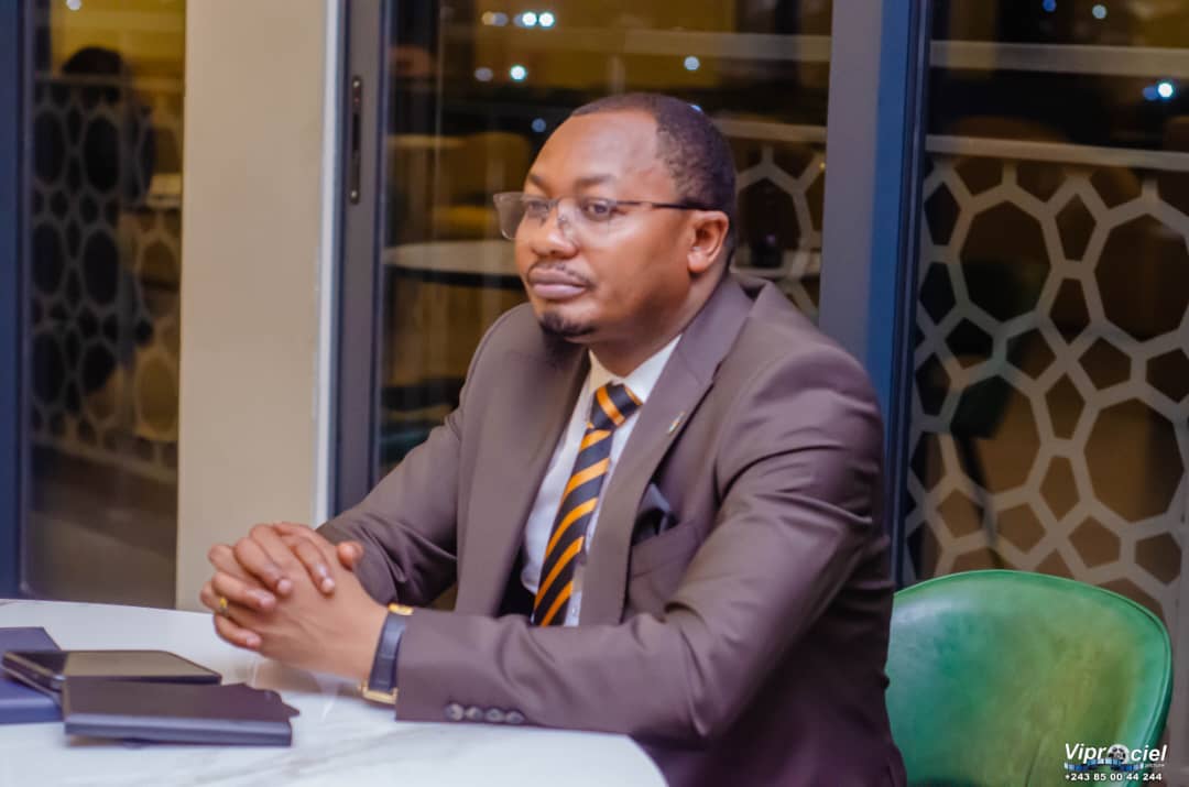 Arrestation d’un conseiller communal à Ngaba : Cédric TUMUSIFU condamne et exige le respect des élus communaux